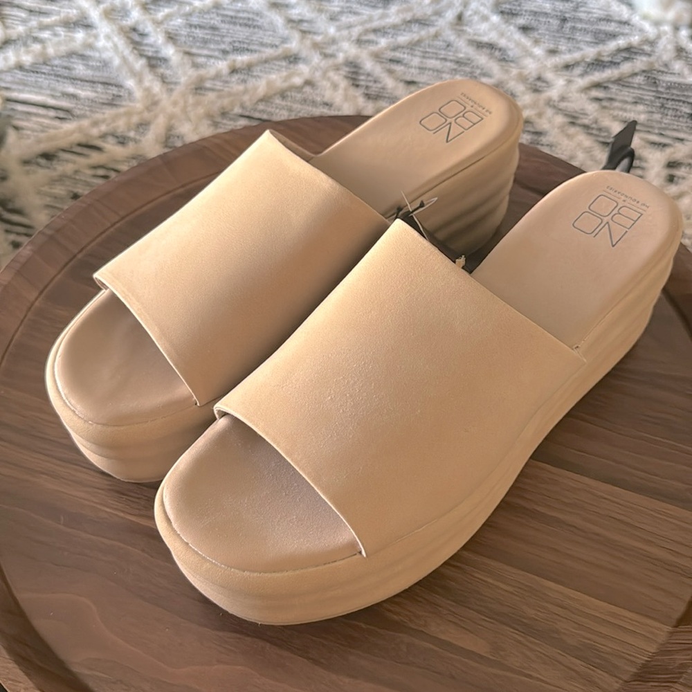 No Boundries Tan Platform Slides